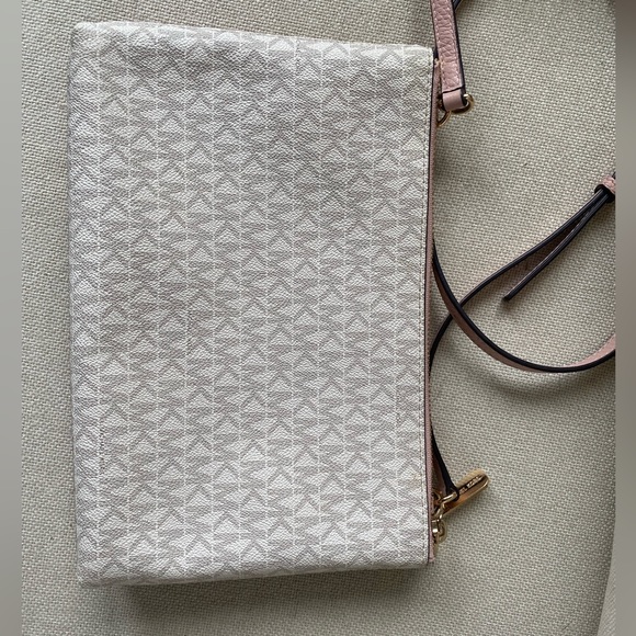 Michael Kors Bag - Picture 3 of 11